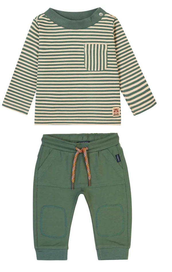 Blouse_gebloemd_en_broekje