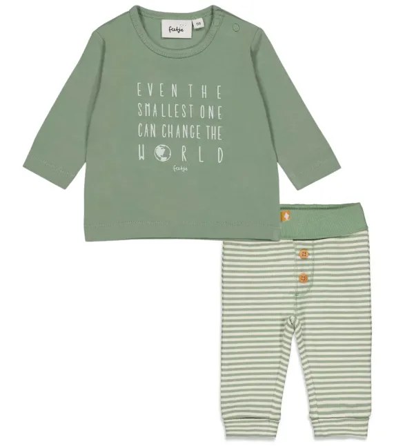 Welcome_To_Earth_Shirt_en_Broek_Green