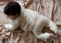 Baby_set_Vestje__Shirt_en_Broekje_Light_Sand_7