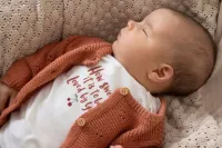 Cherry_Vestje_gebreid_Terra_Pink_2