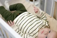 Overslag_Shirtje_met_broekje_Groen_streepje_24