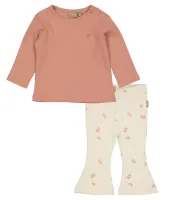 Shirt_Kay_Dark_Pink_en_Flared_Broek_Kristie_Cream_Forms
