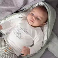 Welcome_To_Earth_Shirt_Off_White_en_Broek_Green_1
